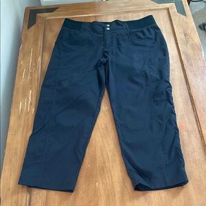 Title Nine Nylon Cargo Capri Pants Size 12